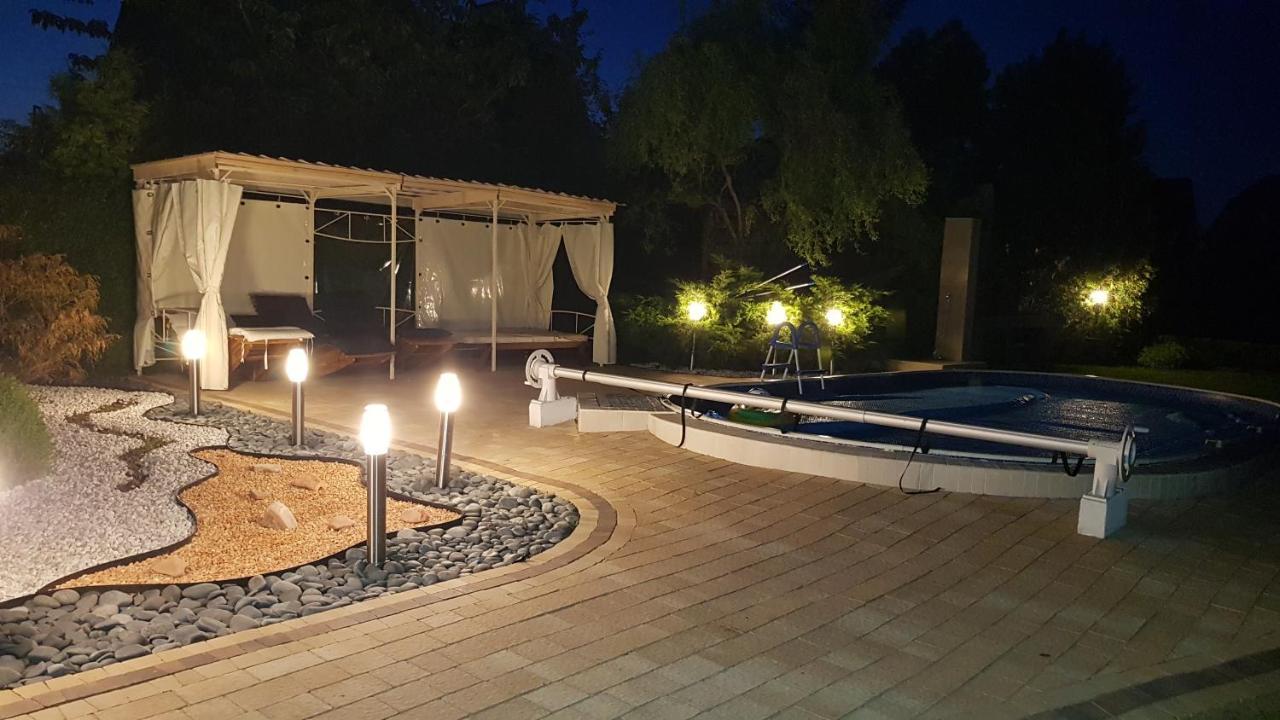 Aven'A Pokoje Goscinne Z Basenem Darłowo Exterior foto