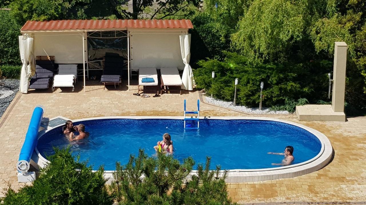 Aven'A Pokoje Goscinne Z Basenem Darłowo Exterior foto